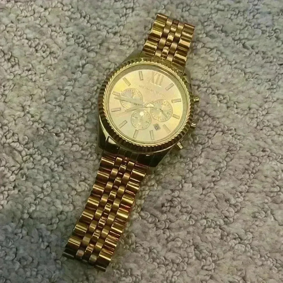 Michael Kors Gold-Tone Bradshaw Watch - Picture 8 of 9